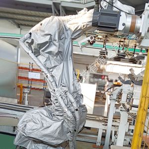 寒冷冬季工业机器人防护——防寒防护服