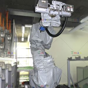 怎么保护酸碱环境中工作的工业机器人？