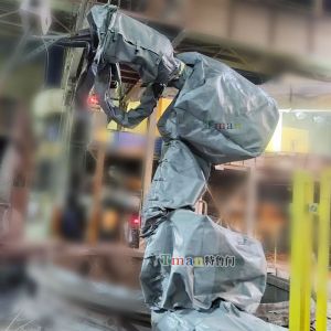 解析炼钢厂中机器人安装耐高温防护服的必要性
