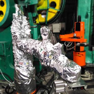 热冲压作业中，机器人防护服的作用有多大