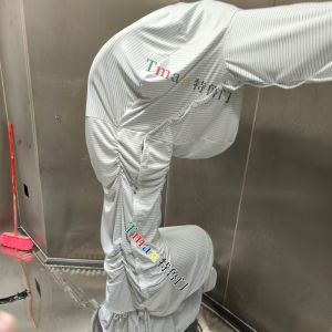 洁净车间机器人防护服的应用价值