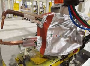 机器人焊钳防护罩如何化解高温与粉尘难题