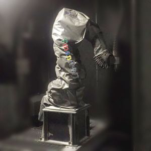 机器人防护服：喷砂喷丸环境下的关键防护屏障
