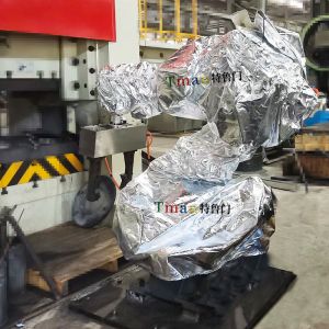 阻燃防护服助力工业机器人应对热锻工况