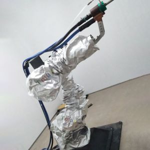 焊接机器人防护服如何解决设备高频损耗难题