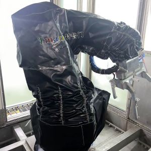机器人防护服：适配高压清洗工况，拉长机器人寿命