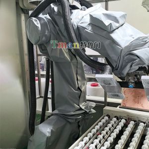 选购耐酸碱机器人防护服，这几点千万别踩坑！